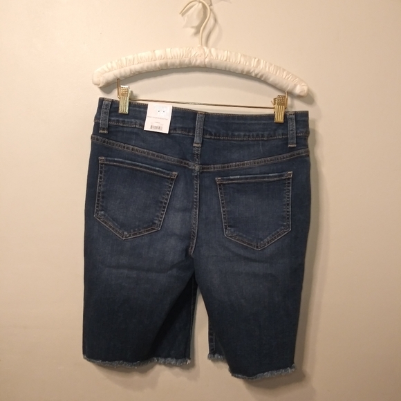 Time And Tru Mid Rise, Dark Wash Distressed Frayed Hem 10"Inseam Jean Shorts - Picture 4 of 9